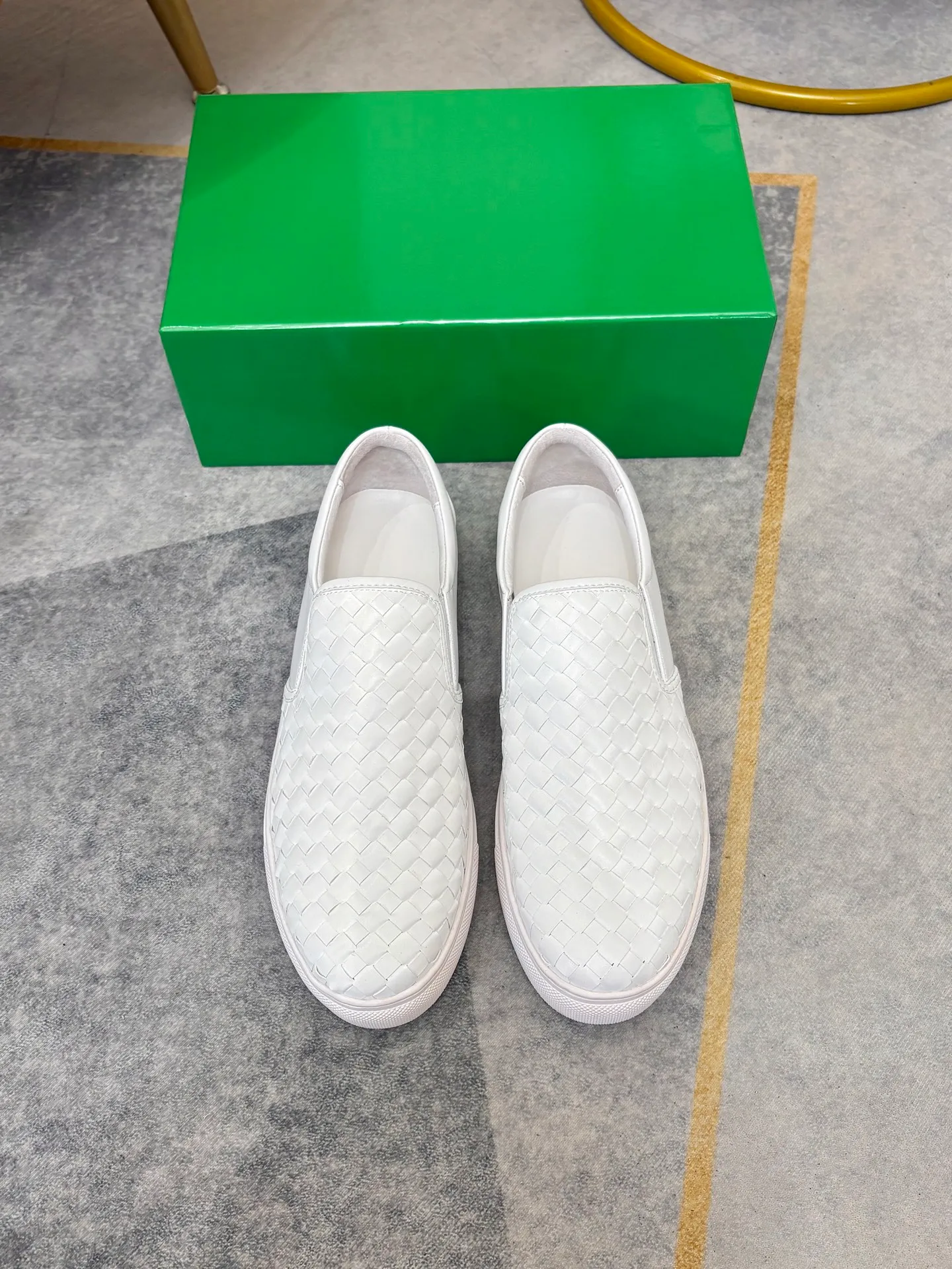 P420. BV men's casual shoes, handsome and versatile low-top shoes, woven cowhide upper, pigskin lining for the feet, 🌺🌺perfect shoe last, 🌲🌲 fashionable and handsome, comfortable on the feet, 🚗🚗wear-resistant and non-slip rubber outsole. Code number: 38-44. 45 is custom-made and cannot be returned or exchanged